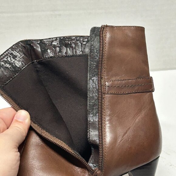 Brown heeled ankle boot - Picture 7 of 10